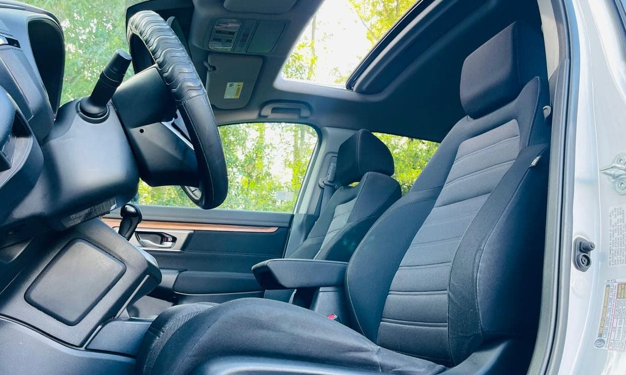 Front fabric seats of the Honda CR-V
