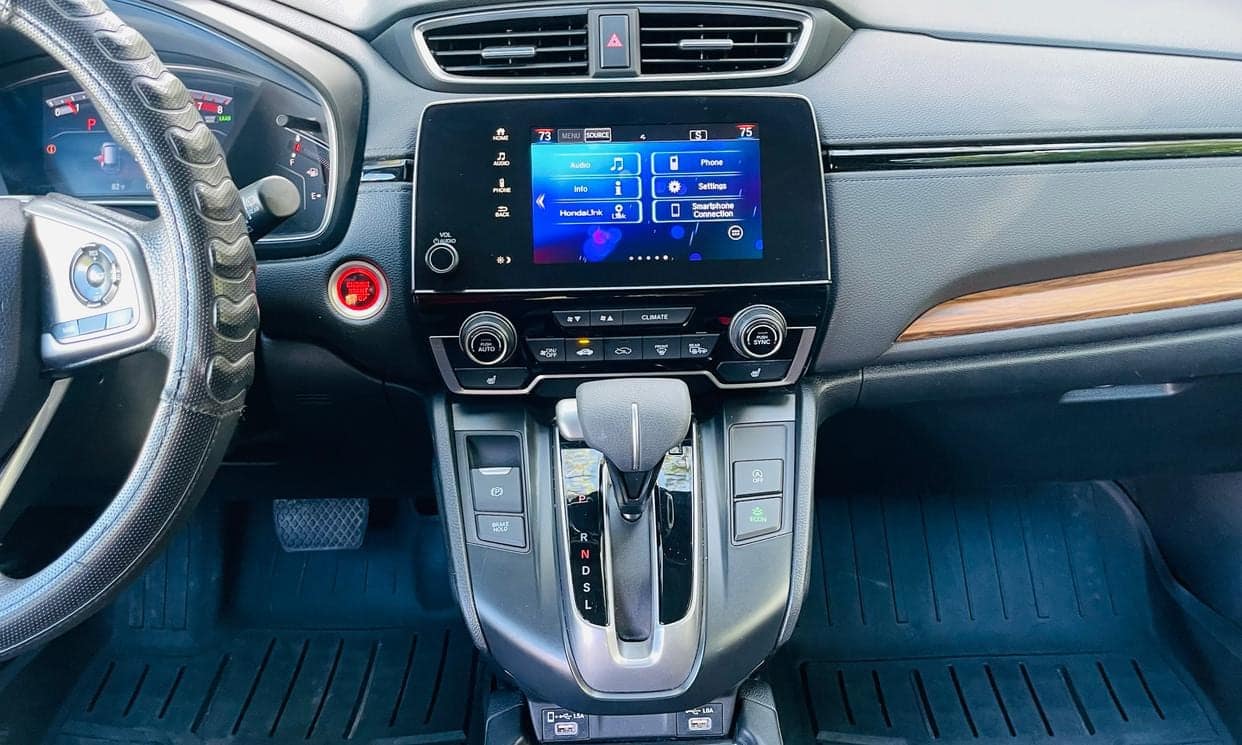 Honda CR-V touchscreen and gear selector