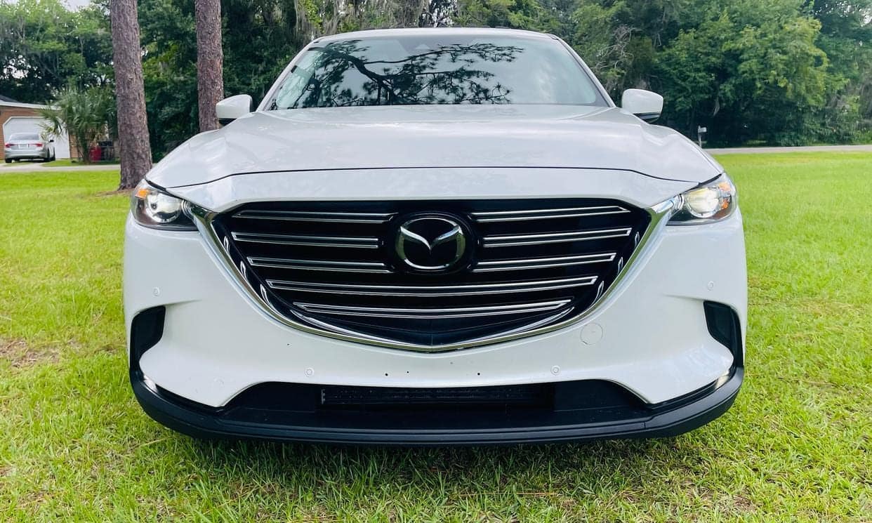 Front view of the Mazda CX-9 with its large front grille