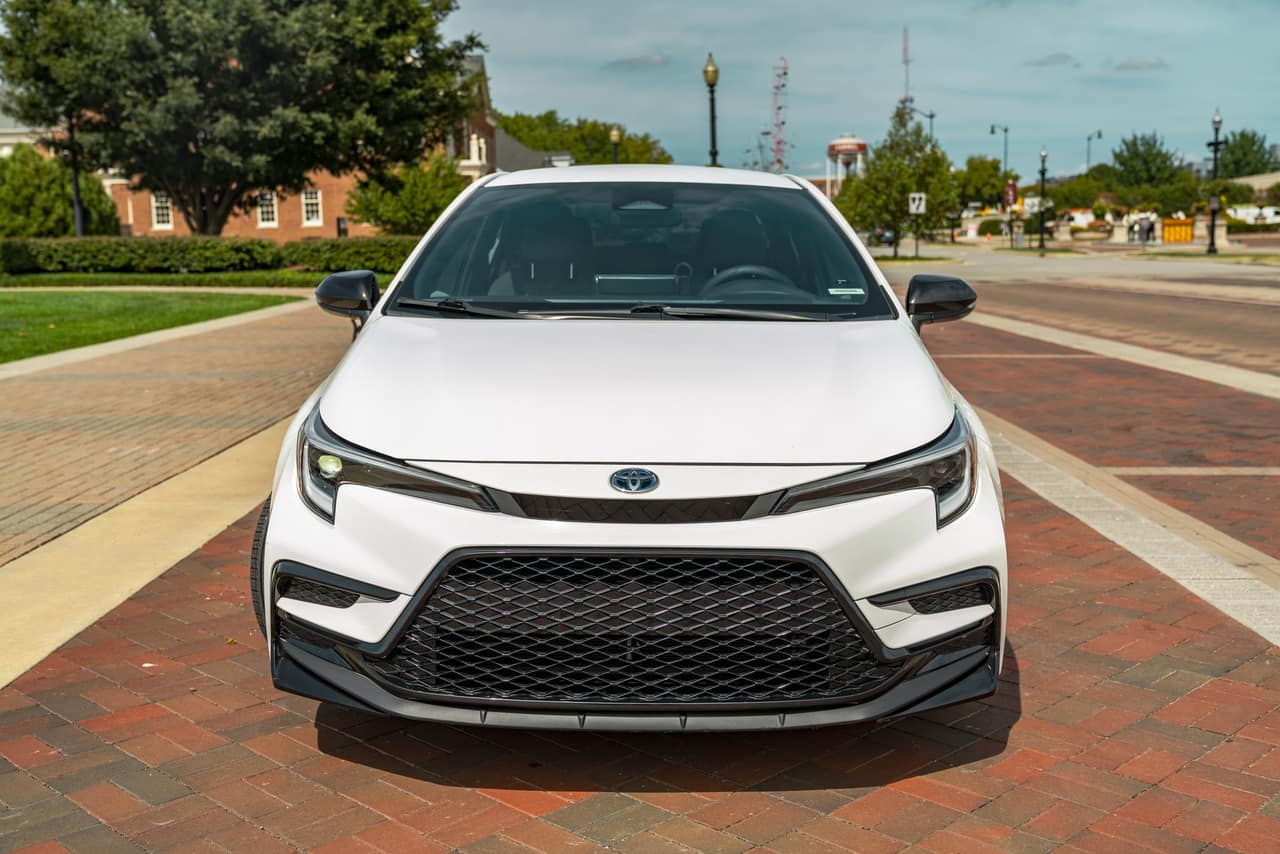 Front view of the white Toyota Corolla Hybrid SE with its black grille