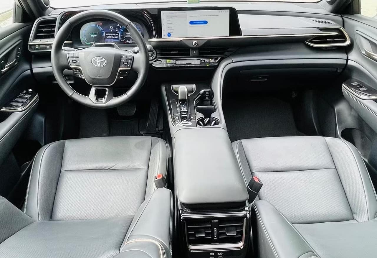 Toyota Crown dashboard, touchscreen, and center console