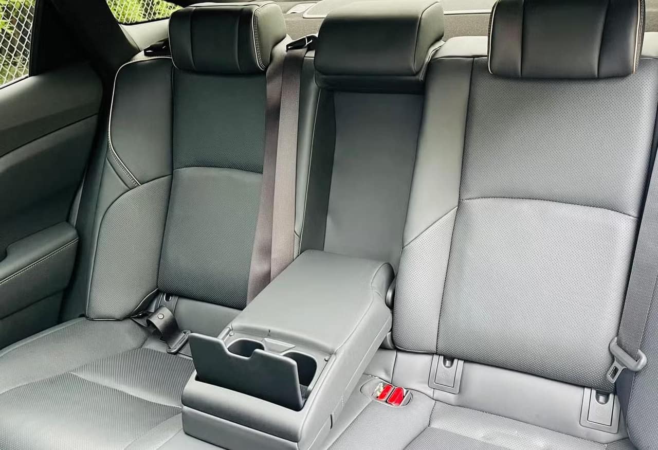 Rear leather seats with fold-down armrest in the Toyota Crown